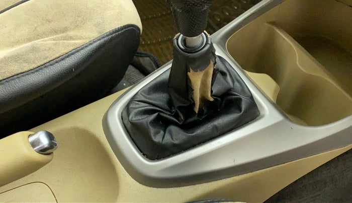 2011 Honda City 1.5L I-VTEC V MT, Petrol, Manual, 69,466 km, Gear lever - Boot cover slightly torn