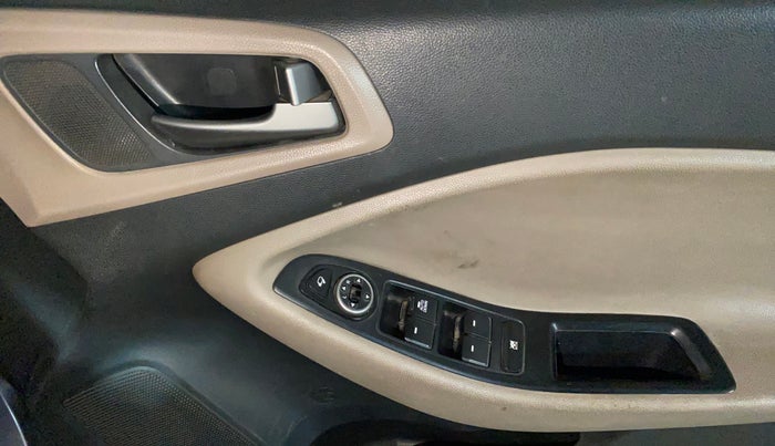 2017 Hyundai Elite i20 SPORTZ 1.2, Petrol, Manual, 79,297 km, Driver Side Door Panels Control