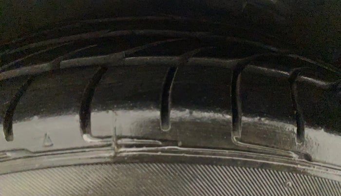 2016 Hyundai New Elantra 1.8 SX MT VTVT, Petrol, Manual, 31,873 km, Right Rear Tyre Tread