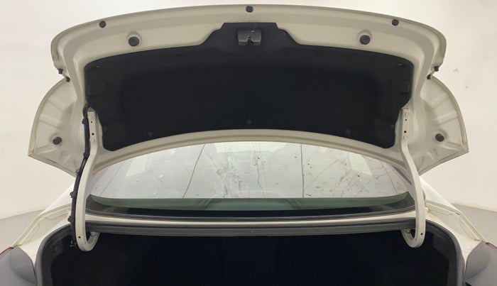 2016 Hyundai New Elantra 1.8 SX MT VTVT, Petrol, Manual, 31,873 km, Boot Door Open