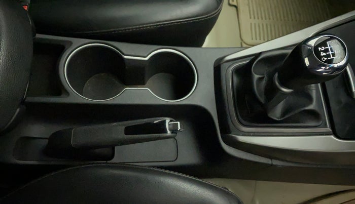 2016 Hyundai New Elantra 1.8 SX MT VTVT, Petrol, Manual, 31,873 km, Gear Lever