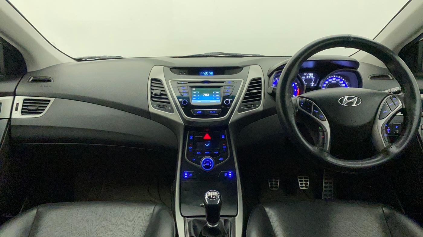 2016 Hyundai New Elantra 1.8 SX MT VTVT, Petrol, Manual, 31,873 km, Dashboard