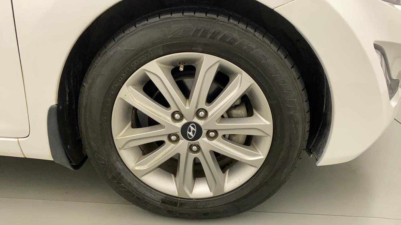 2016 Hyundai New Elantra 1.8 SX MT VTVT, Petrol, Manual, 31,873 km, Right Front Wheel