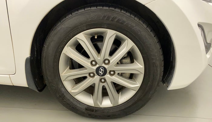 2016 Hyundai New Elantra 1.8 SX MT VTVT, Petrol, Manual, 31,873 km, Right Front Wheel