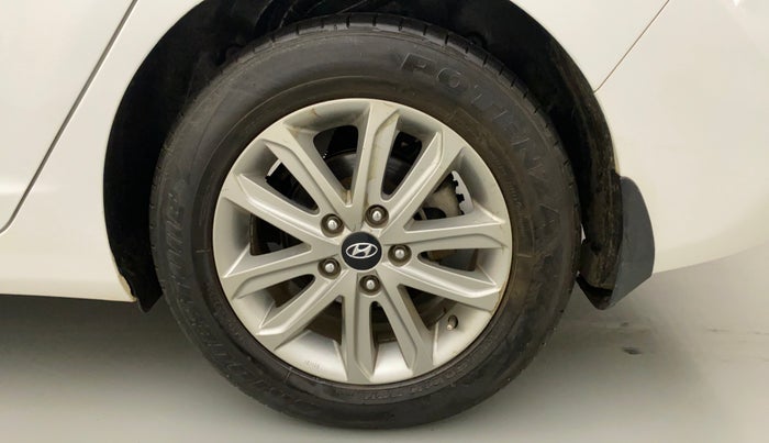 2016 Hyundai New Elantra 1.8 SX MT VTVT, Petrol, Manual, 31,873 km, Left Rear Wheel