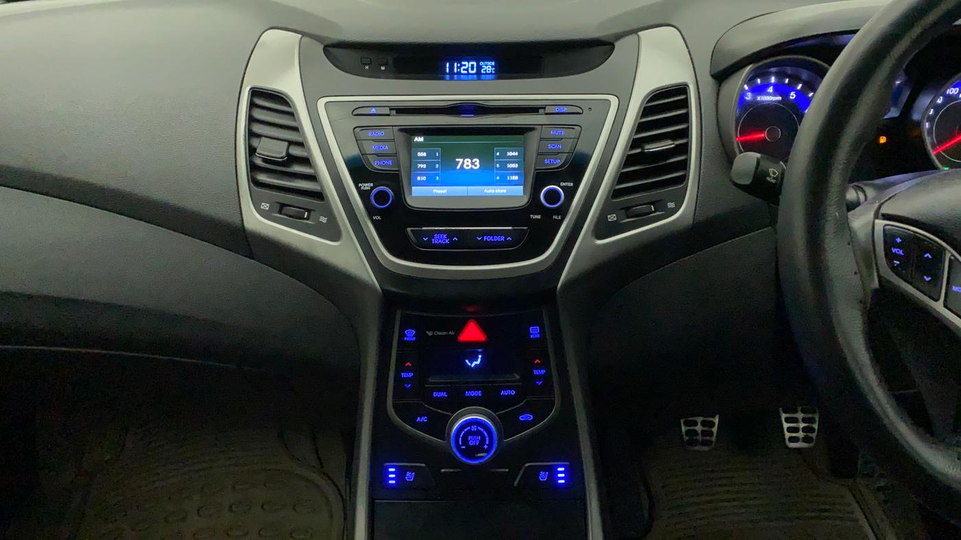 2016 Hyundai New Elantra 1.8 SX MT VTVT, Petrol, Manual, 31,873 km, Air Conditioner