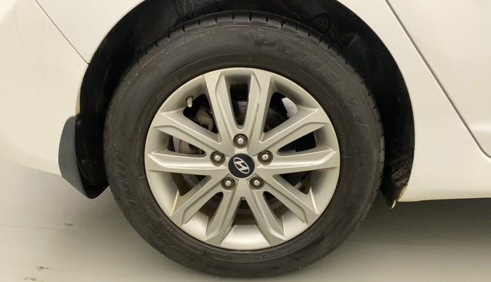 2016 Hyundai New Elantra 1.8 SX MT VTVT, Petrol, Manual, 31,873 km, Right Rear Wheel