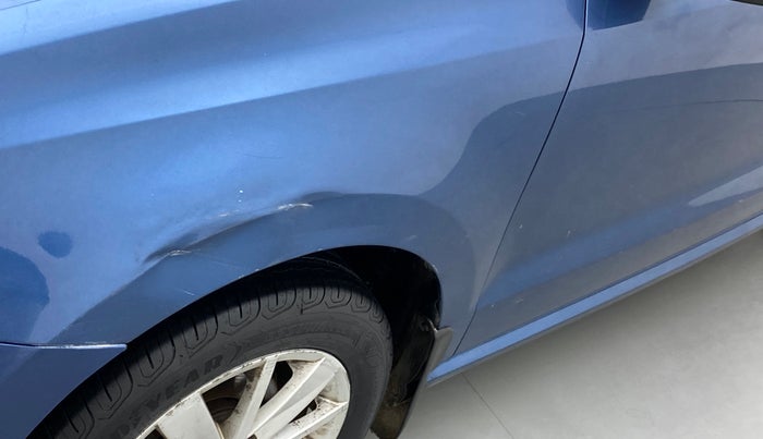 2016 Volkswagen Ameo HIGHLINE1.2L, Petrol, Manual, 1,05,297 km, Left fender - Slightly dented