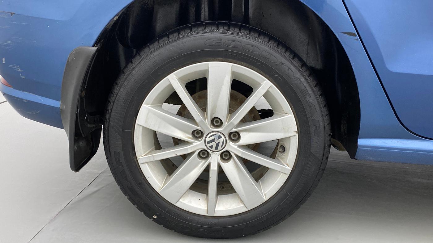 2016 Volkswagen Ameo HIGHLINE1.2L, Petrol, Manual, 1,05,297 km, Right Rear Wheel