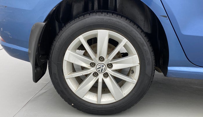 2016 Volkswagen Ameo HIGHLINE1.2L, Petrol, Manual, 1,05,297 km, Right Rear Wheel