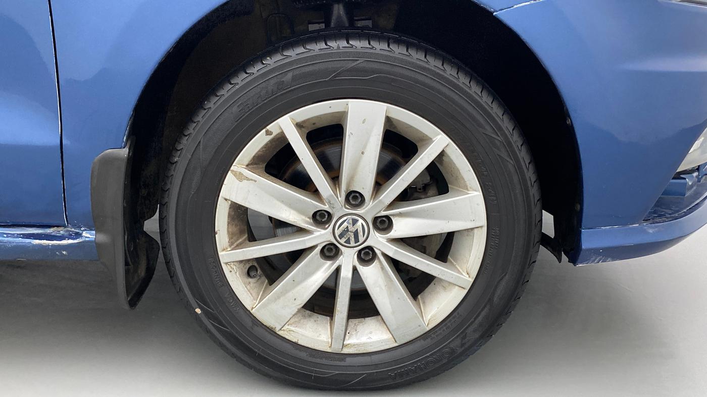2016 Volkswagen Ameo HIGHLINE1.2L, Petrol, Manual, 1,05,297 km, Right Front Wheel