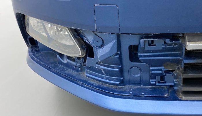 2016 Volkswagen Ameo HIGHLINE1.2L, Petrol, Manual, 1,05,297 km, Right fog light - Fog Light cover missing