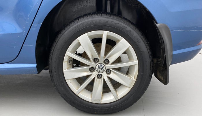 2016 Volkswagen Ameo HIGHLINE1.2L, Petrol, Manual, 1,05,297 km, Left Rear Wheel