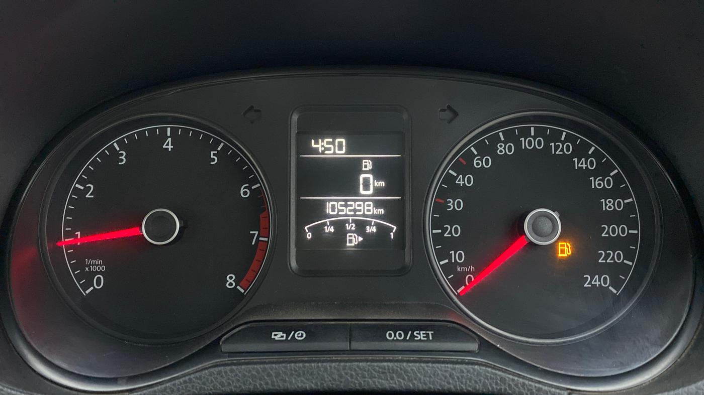 2016 Volkswagen Ameo HIGHLINE1.2L, Petrol, Manual, 1,05,297 km, Odometer Image