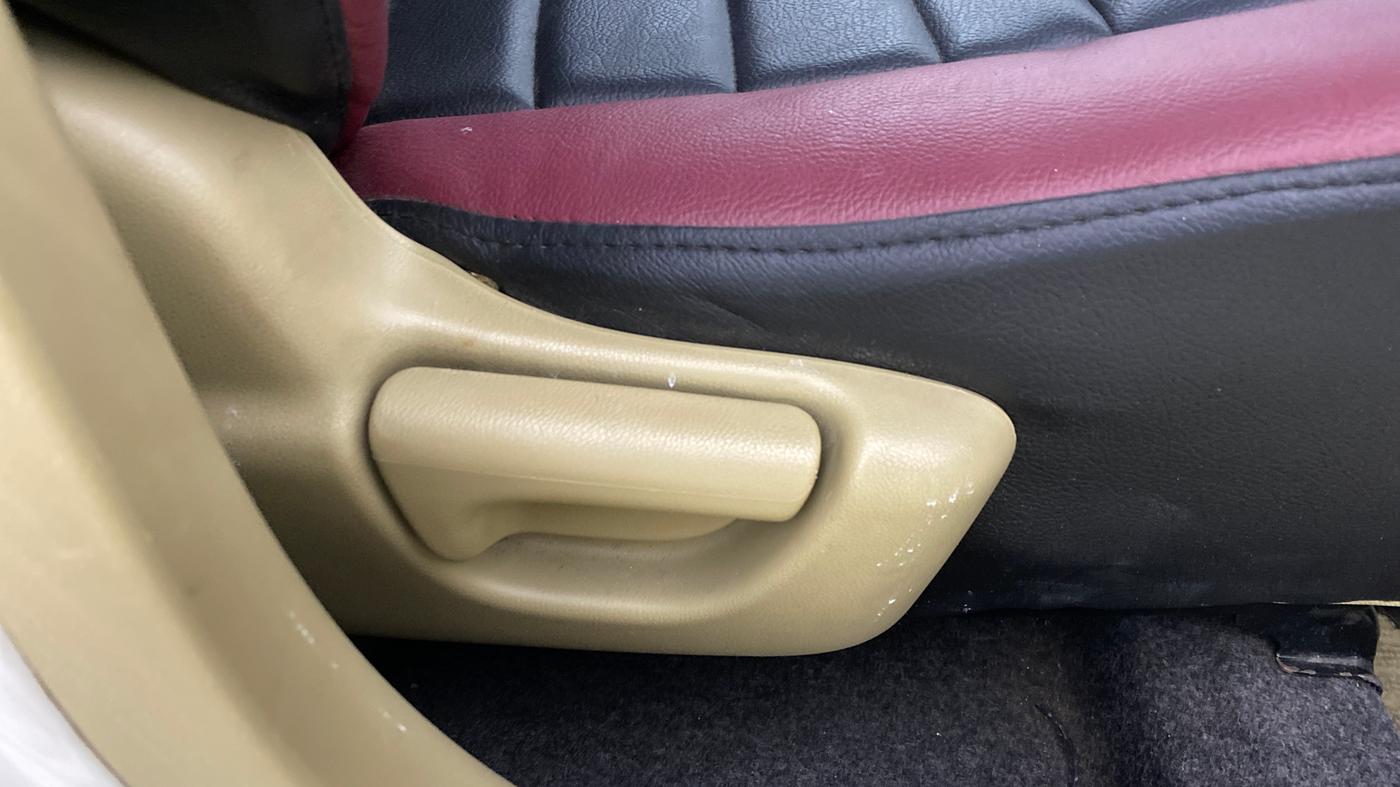 2016 Honda Brio E MT, Petrol, Manual, 43,485 km, Driver Side Adjustment Panel