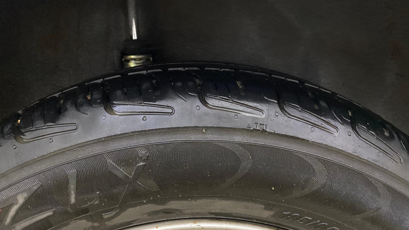 2016 Honda Brio E MT, Petrol, Manual, 43,485 km, Right Rear Tyre Tread