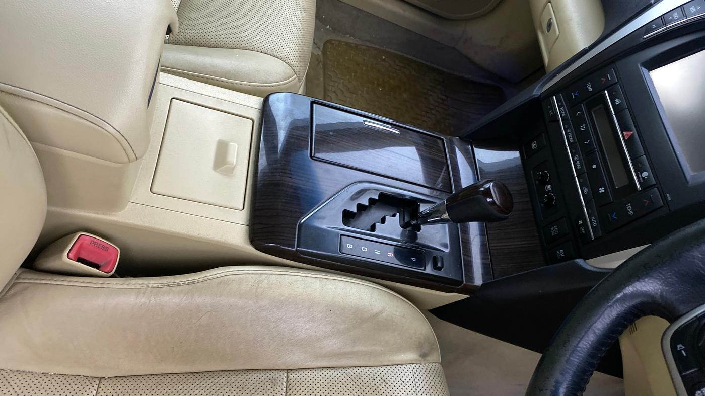2016 Toyota Camry HYBRID, Hybrid, Automatic, 80,500 km, Gear Lever