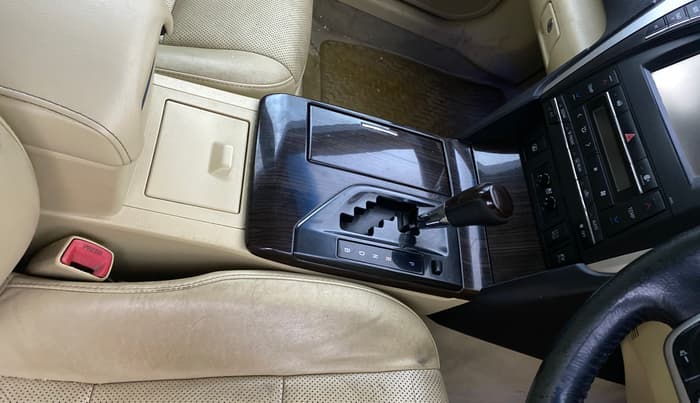 2016 Toyota Camry HYBRID, Hybrid, Automatic, 80,500 km, Gear Lever