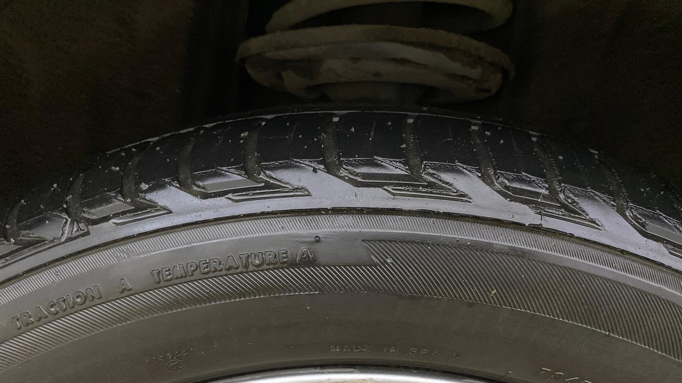 2016 Toyota Camry HYBRID, Hybrid, Automatic, 80,500 km, Right Rear Tyre Tread