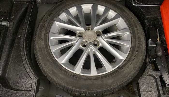 2016 Toyota Camry HYBRID, Hybrid, Automatic, 80,500 km, Spare Tyre