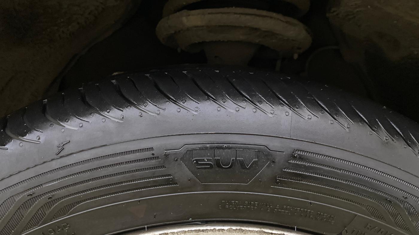 2016 Toyota Camry HYBRID, Hybrid, Automatic, 80,500 km, Right Front Tyre Tread