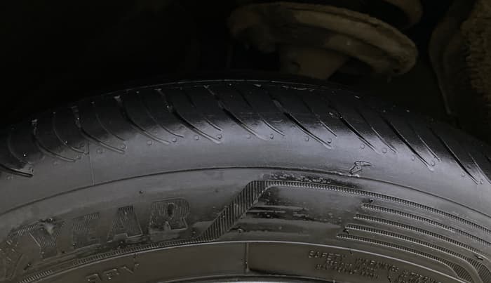 2016 Toyota Camry HYBRID, Hybrid, Automatic, 80,500 km, Left Front Tyre Tread