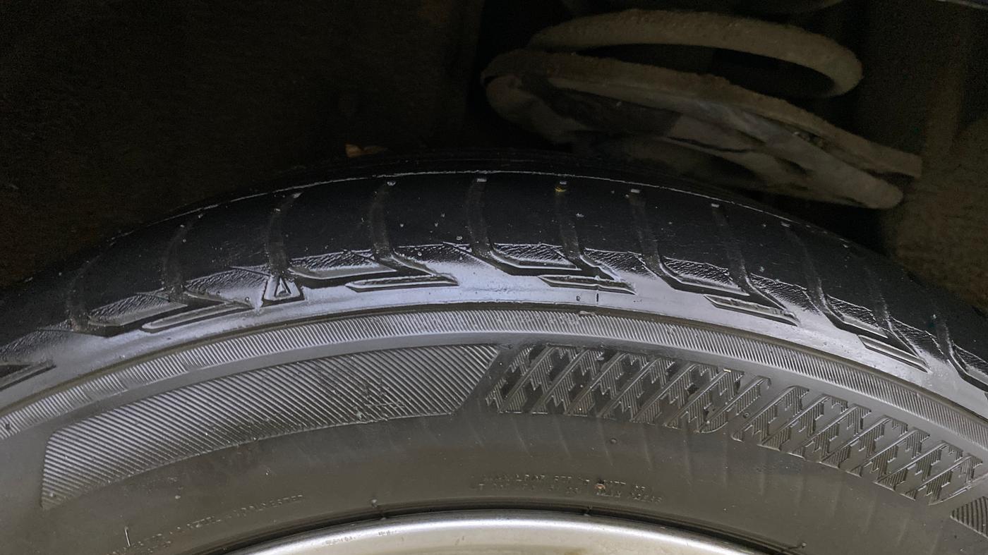 2016 Toyota Camry HYBRID, Hybrid, Automatic, 80,500 km, Left Rear Tyre Tread