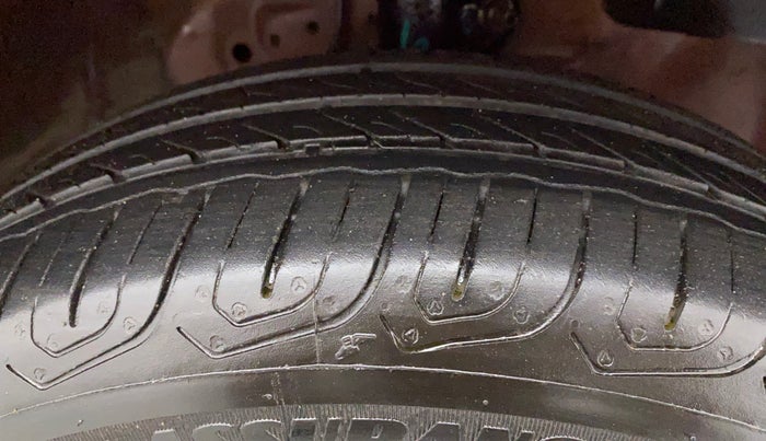 2016 Honda Brio S MT, Petrol, Manual, 61,916 km, Right Front Tyre Tread