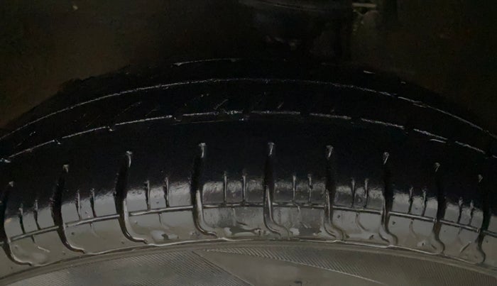 2014 Maruti Alto 800 LXI, Petrol, Manual, 69,773 km, Left Front Tyre Tread