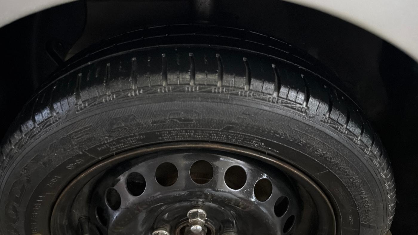 2015 Hyundai Grand i10 SPORTZ 1.2 KAPPA VTVT, Petrol, Manual, 85,913 km, Left Front Tyre Tread