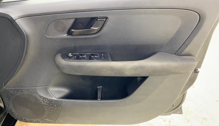 2022 Tata ALTROZ XZA PLUS DARK EDTION, Petrol, Automatic, 76,384 km, Driver Side Door Panels Control