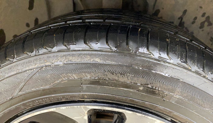 2022 Tata ALTROZ XZA PLUS DARK EDTION, Petrol, Automatic, 76,384 km, Right Front Tyre Tread