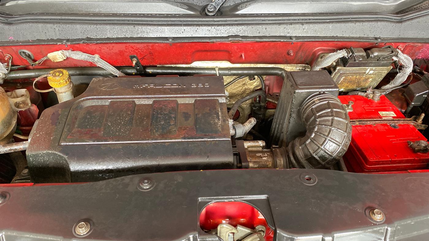 2016 Mahindra Kuv100 K8 6 STR, Petrol, Manual, 27,606 km, Engine View