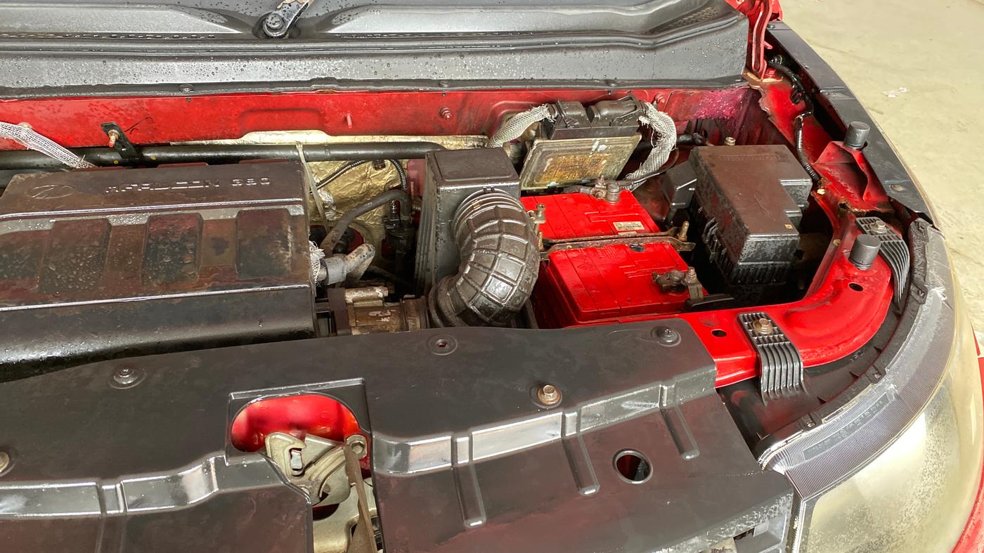 2016 Mahindra Kuv100 K8 6 STR, Petrol, Manual, 27,606 km, Engine View - Left