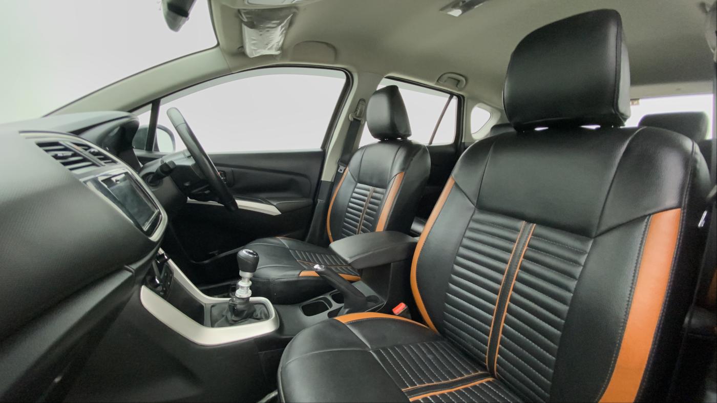 2016 Maruti S Cross ALPHA 1.6, Diesel, Manual, 70,128 km, Right Side Front Door Cabin