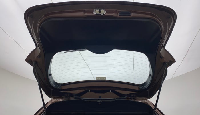 2016 Maruti S Cross ALPHA 1.6, Diesel, Manual, 70,128 km, Boot Door Open