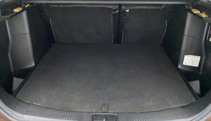 2016 Maruti S Cross ALPHA 1.6, Diesel, Manual, 70,128 km, Boot Inside