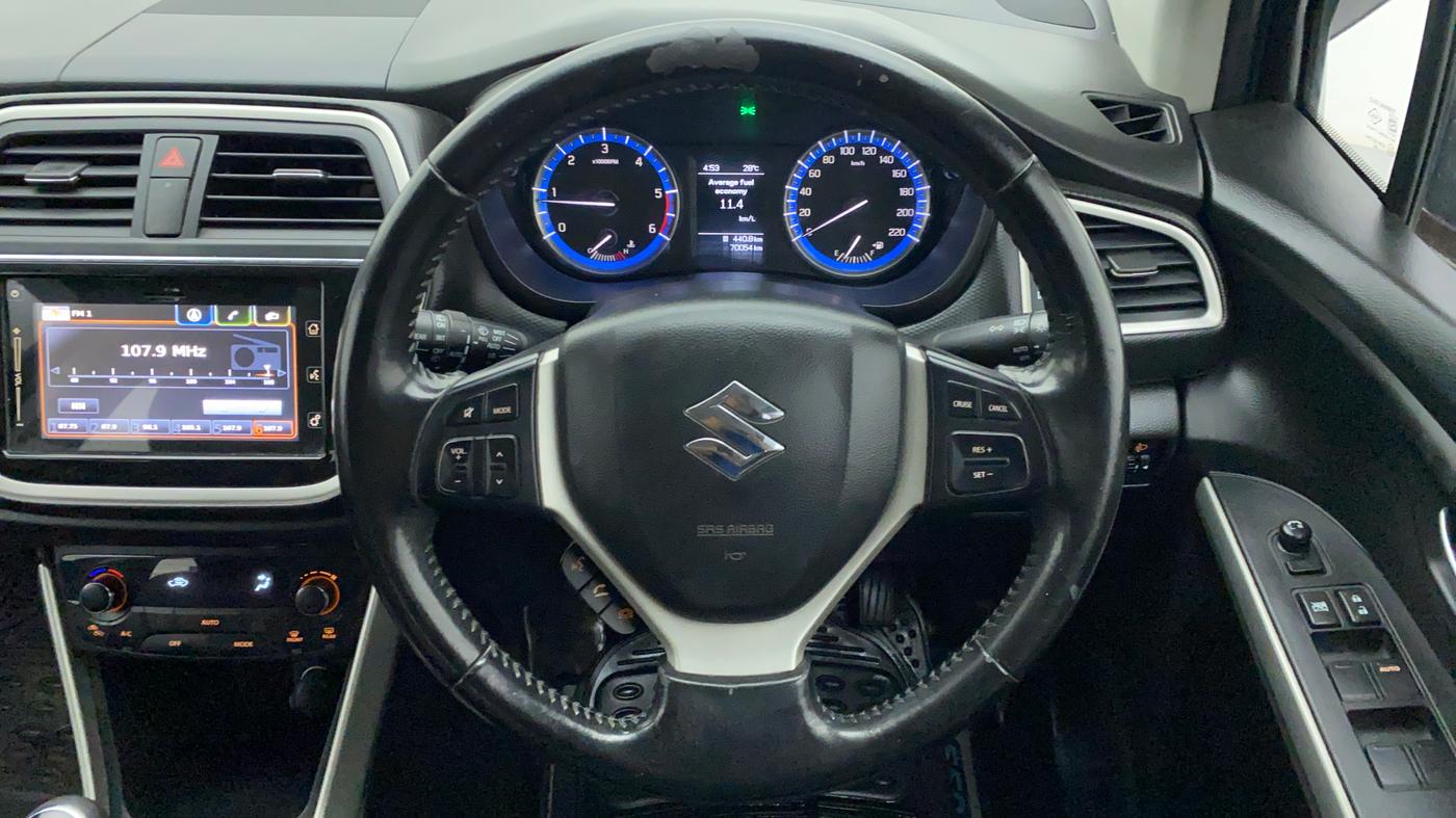 2016 Maruti S Cross ALPHA 1.6, Diesel, Manual, 70,128 km, Steering Wheel Close Up