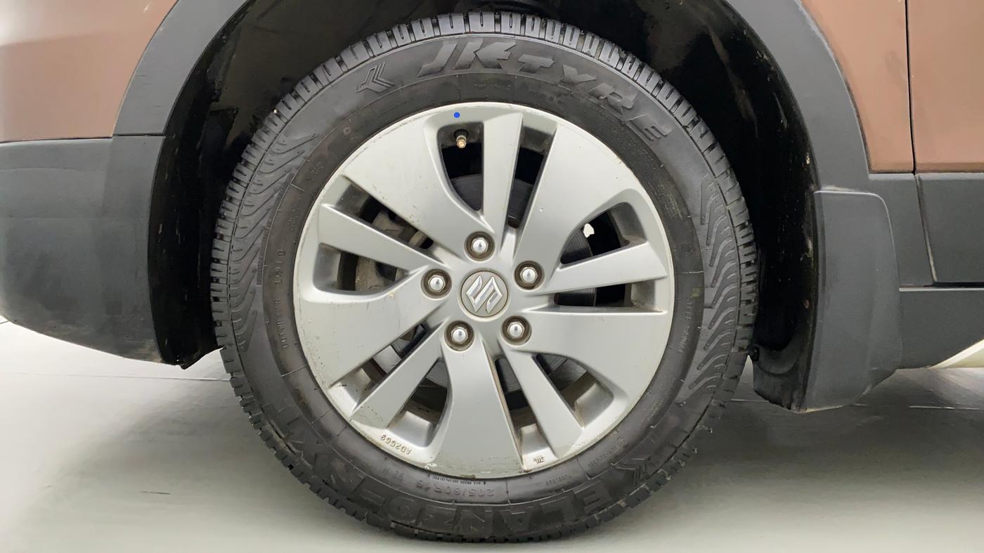 2016 Maruti S Cross ALPHA 1.6, Diesel, Manual, 70,128 km, Left Front Wheel
