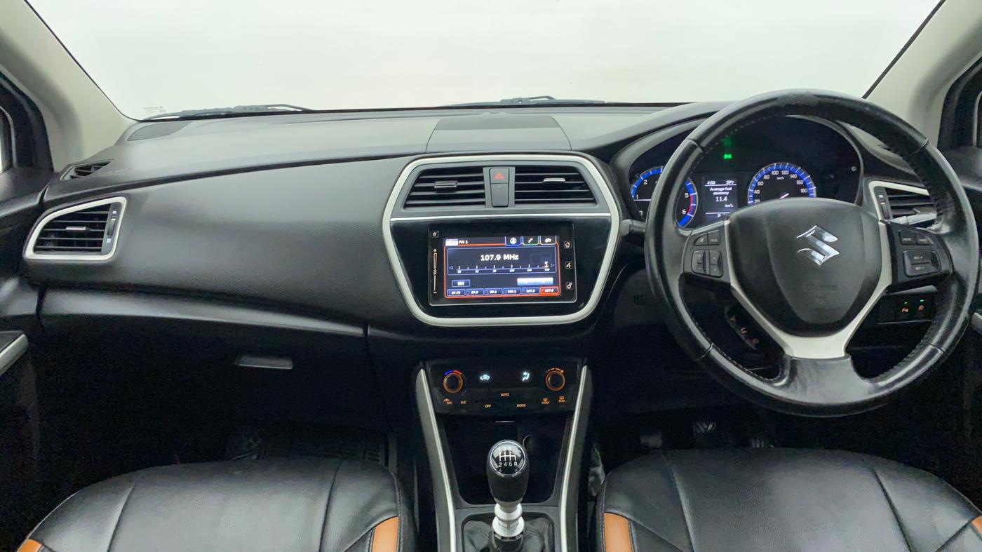 2016 Maruti S Cross ALPHA 1.6, Diesel, Manual, 70,128 km, Dashboard