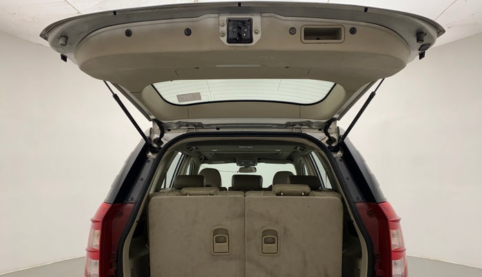 2016 Mahindra XUV500 W10 AT, Diesel, Automatic, 92,608 km, Boot Door Open