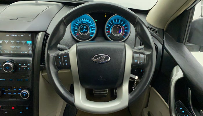 2016 Mahindra XUV500 W10 AT, Diesel, Automatic, 92,608 km, Steering Wheel Close Up