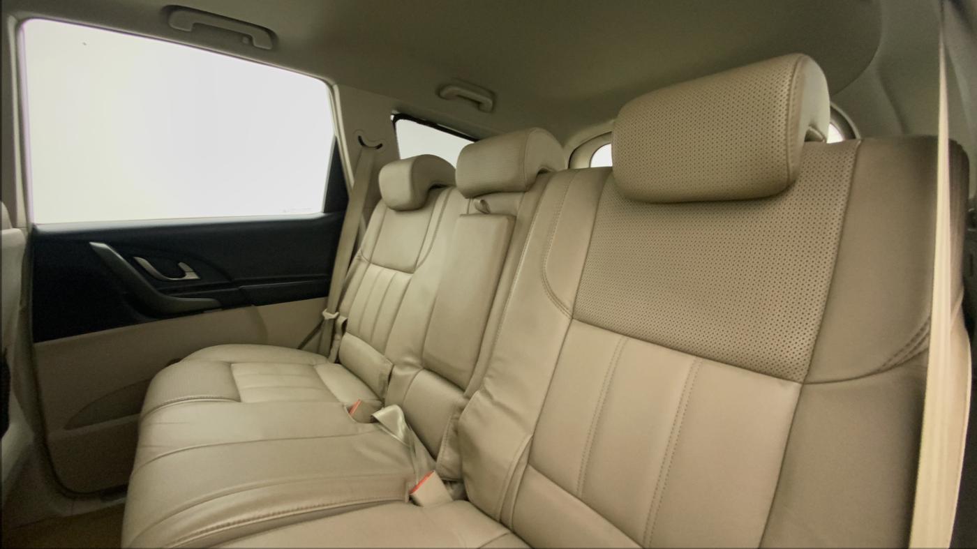 2016 Mahindra XUV500 W10 AT, Diesel, Automatic, 92,608 km, Right Side Rear Door Cabin
