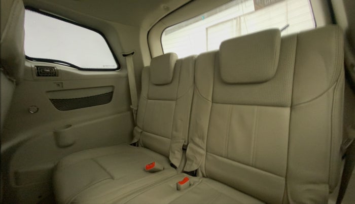 2016 Mahindra XUV500 W10 AT, Diesel, Automatic, 92,608 km, Third Seat Row ( optional )