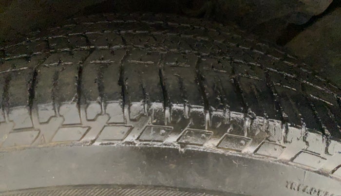 2016 Mahindra XUV500 W10 AT, Diesel, Automatic, 92,608 km, Right Rear Tyre Tread