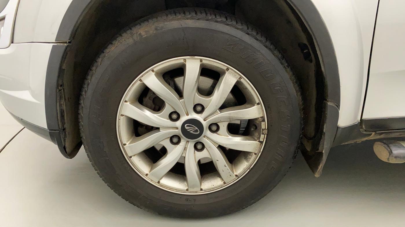 2016 Mahindra XUV500 W10 AT, Diesel, Automatic, 92,608 km, Left Front Wheel