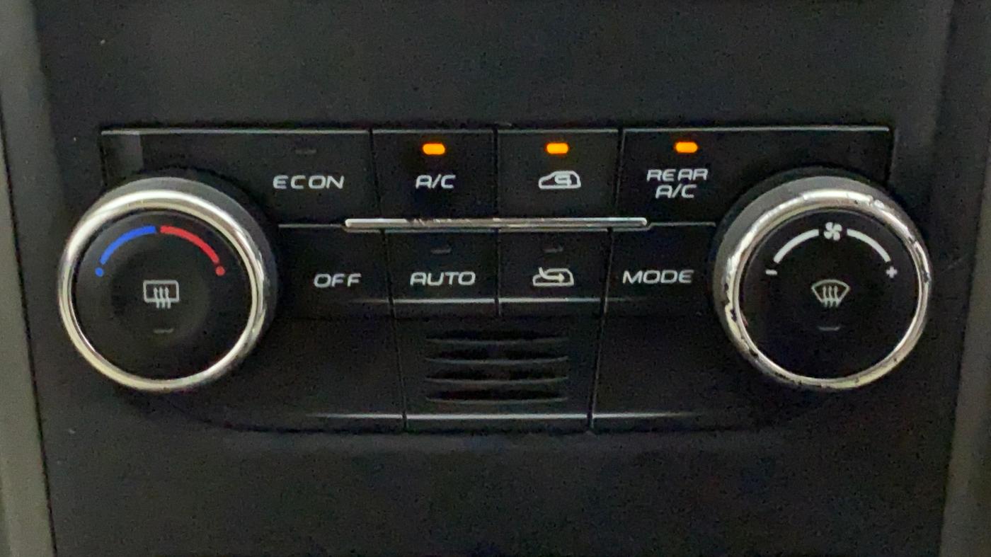 2016 Mahindra XUV500 W10 AT, Diesel, Automatic, 92,608 km, Automatic Climate Control