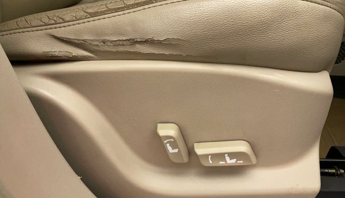 2016 Mahindra XUV500 W10 AT, Diesel, Automatic, 92,608 km, Driver Side Adjustment Panel