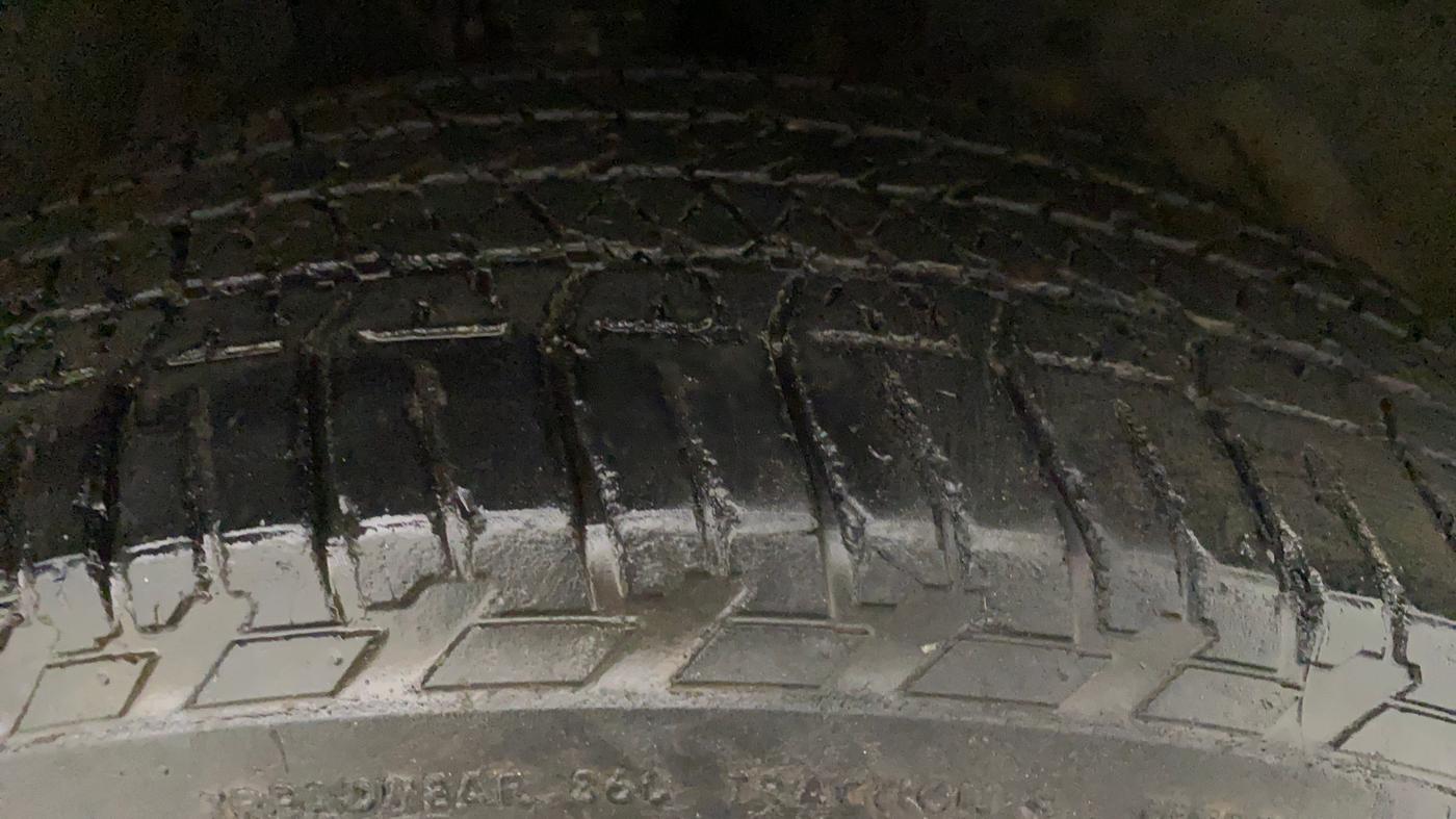 2016 Mahindra XUV500 W10 AT, Diesel, Automatic, 92,608 km, Right Front Tyre Tread