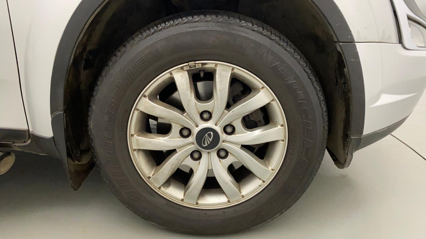 2016 Mahindra XUV500 W10 AT, Diesel, Automatic, 92,608 km, Right Front Wheel